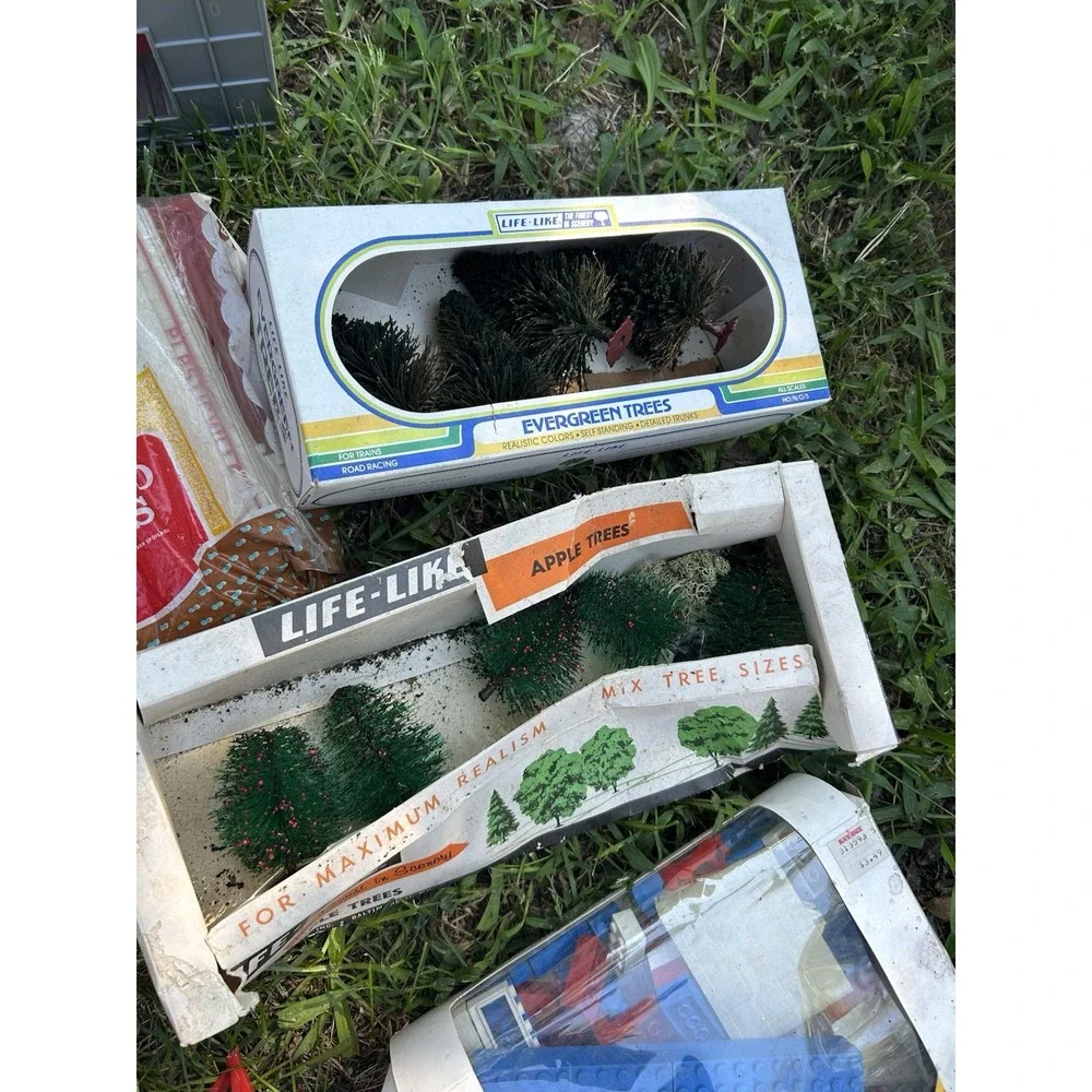 Vintage Model Train Building Tunnel Accessory Lot Plasticville Lionel K Line Etc